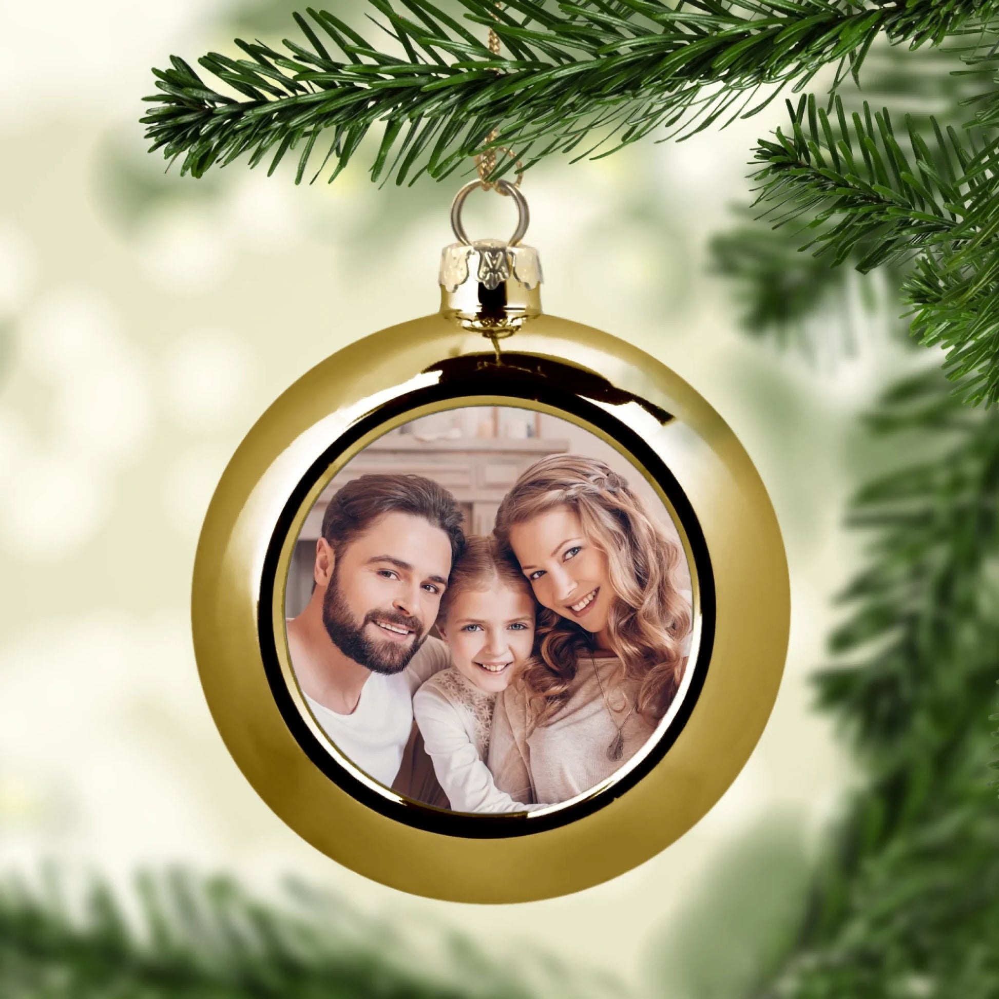 arany színű gömb karácsonyfadísz egyedi fényképpel